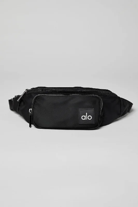 Trendy Bags For Women And Men In 2025 Explorer Fanny Pack - Black