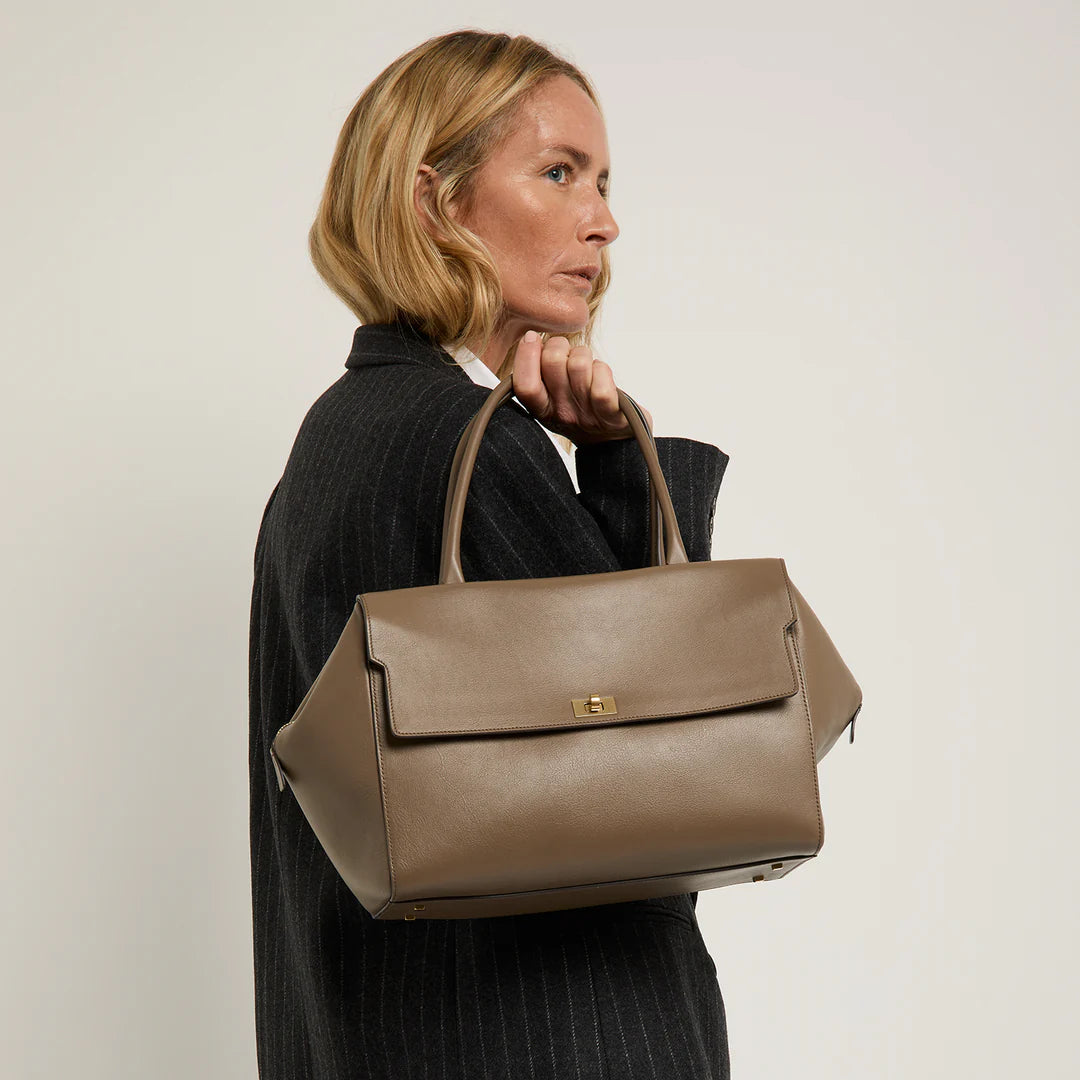 Black Friday Deals On Stylish Handbags AH Large Seaton in Pebble