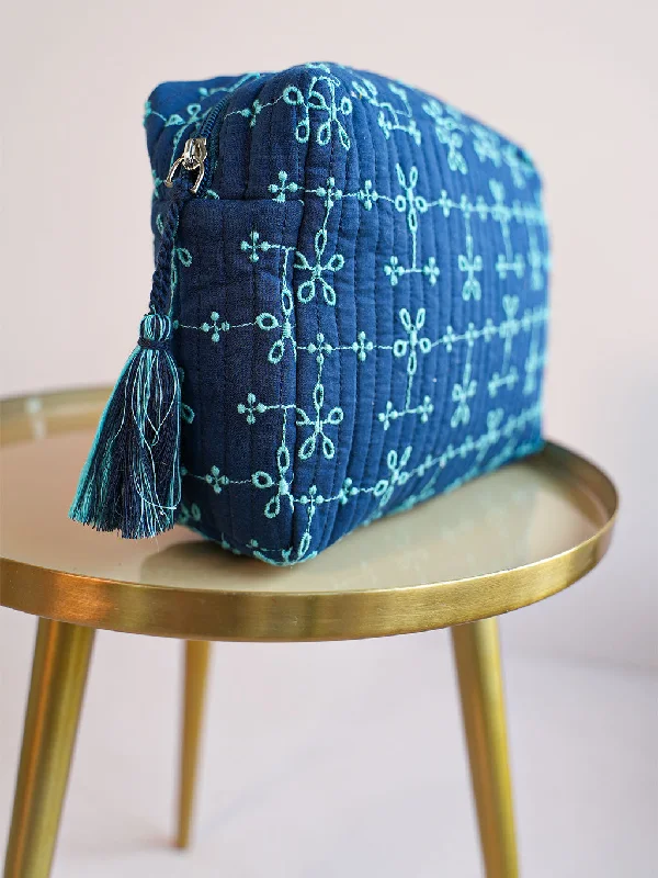 Classic Modern Offers Cosmetic Bag Lace Navy