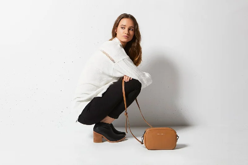 Luxury Bags On Sale Status Anxiety Plunder Bag In Tan