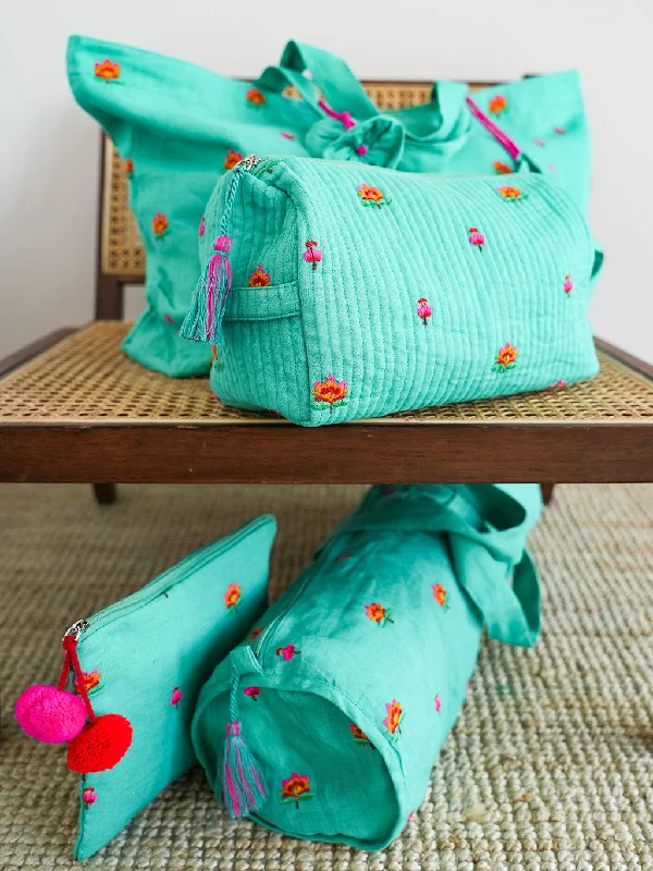 Laid-Back Fashion Offers Wash Bag Lotus Flower Embroidery on Green