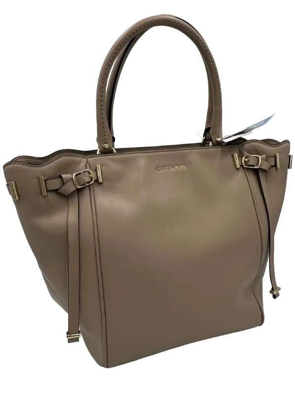 Trendy And Discounted Designer Handbags Michael Kors Smooth Leather Handbag w/ Shoulder Strap
