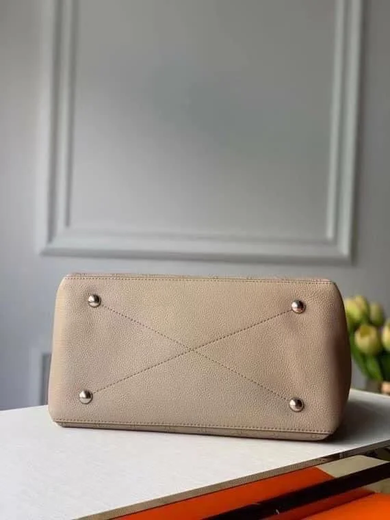 Office Professionals Louis Vuitton Beaubourg Hobo Bag