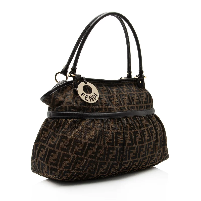 Luxury Bags For Professionals With Discounts Fendi Zucca Chef Large Tote (SHF-YB3b1E)
