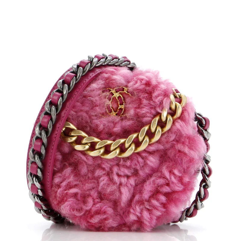 Rustic Bags For Outdoor And Nature-Inspired Looks 19 Round Clutch with Chain Quilted Shearling